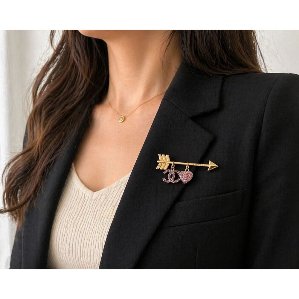 Chanel 2002 Arrow Brooch Gold CC Charm Pink Crystal Heart Vintage Pin w/ Box